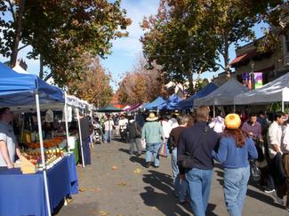 Sunnyvale Farmers Market (Photo Credit: Flickr.com/SunnyvaleRocks)